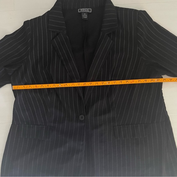 NYCC Black Pinstriped Women's Blazer One Button Closure, Women’s 3X - Picture 9 of 16